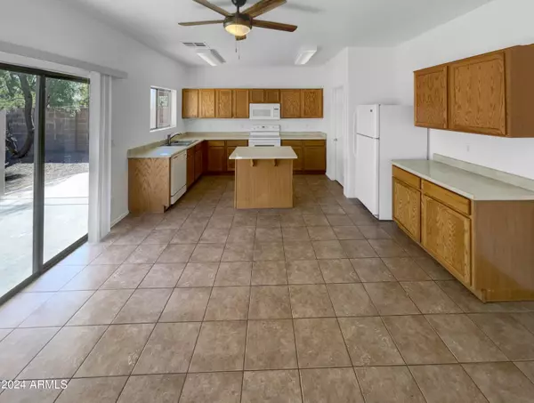 San Tan Valley, AZ 85143,363 E SADDLE Way