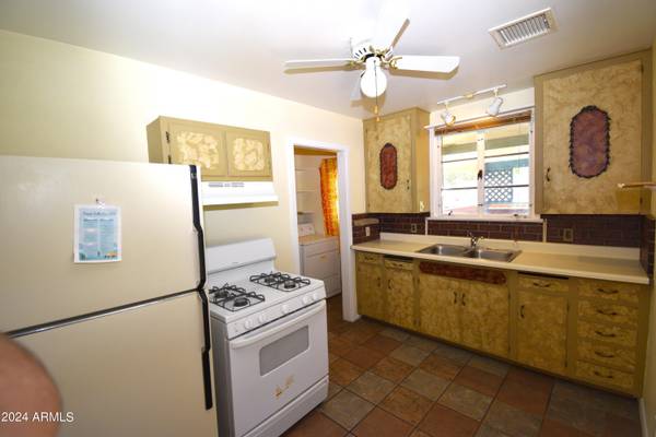 Bisbee, AZ 85603,56 Holbrook Avenue