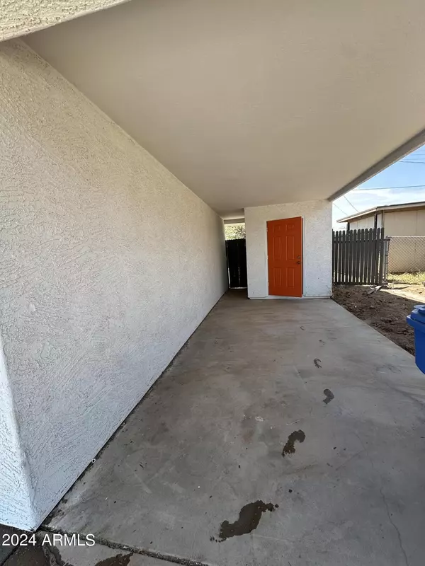 Phoenix, AZ 85040,5233 S 14TH Place