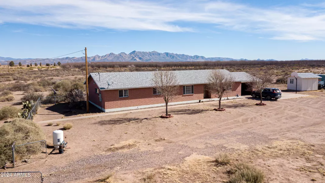 4377 W THOMPSON Road, Elfrida, AZ 85610