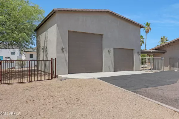 Paradise Valley, AZ 85253,4452 E LINCOLN Drive