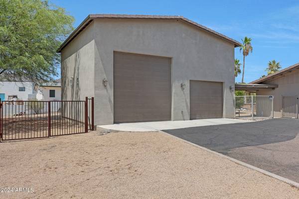 Paradise Valley, AZ 85253,4452 E LINCOLN Drive