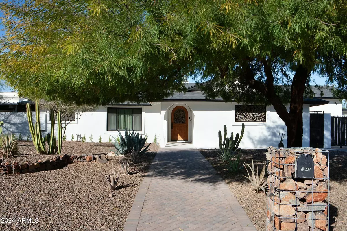 Paradise Valley, AZ 85253,6302 E COCHISE Road