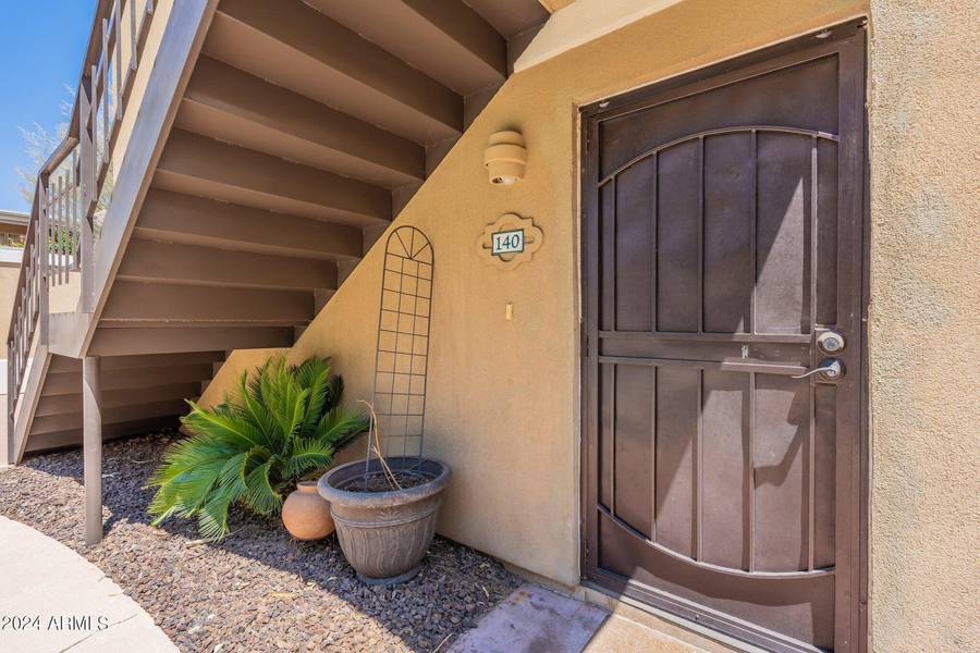 2233 E HIGHLAND Avenue #140, Phoenix, AZ 85016