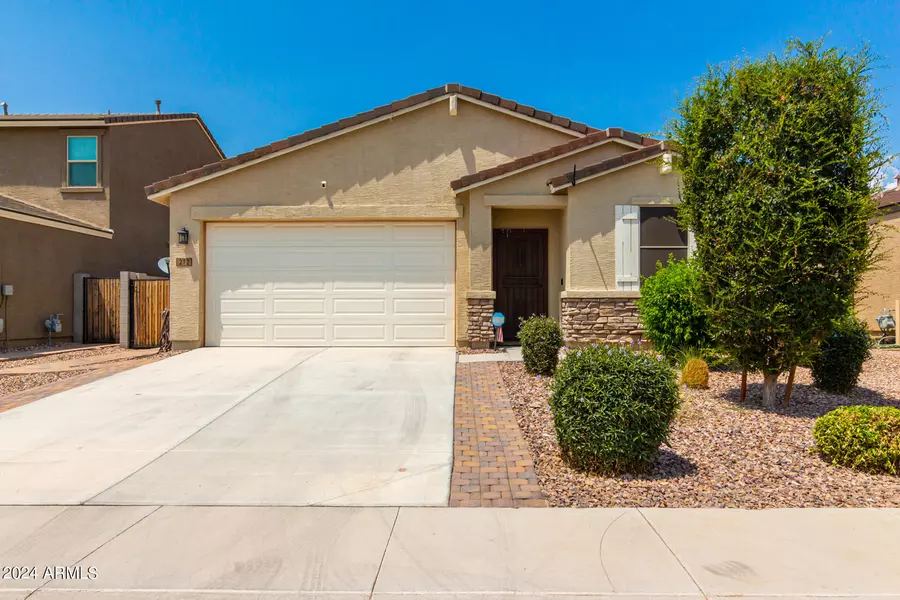 272 W SATINKA Drive, San Tan Valley, AZ 85140