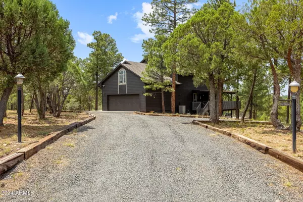 2850 LAZY EIGHT Court, Overgaard, AZ 85933