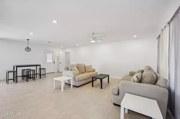Phoenix, AZ 85027,2225 W TOPEKA Drive