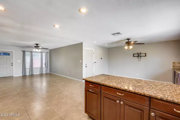 3045 S EL MARINO -- Mesa, AZ 85202