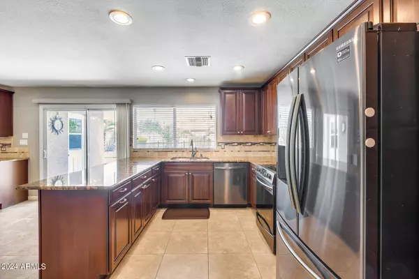 3045 S EL MARINO -- Mesa, AZ 85202