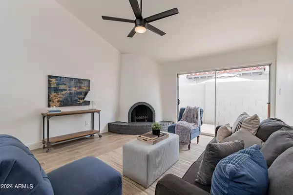 Phoenix, AZ 85014,907 E COLTER Street