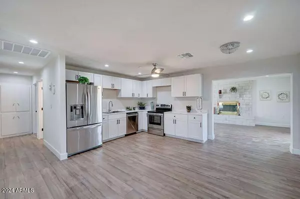 Phoenix, AZ 85033,8221 W Avalon Drive