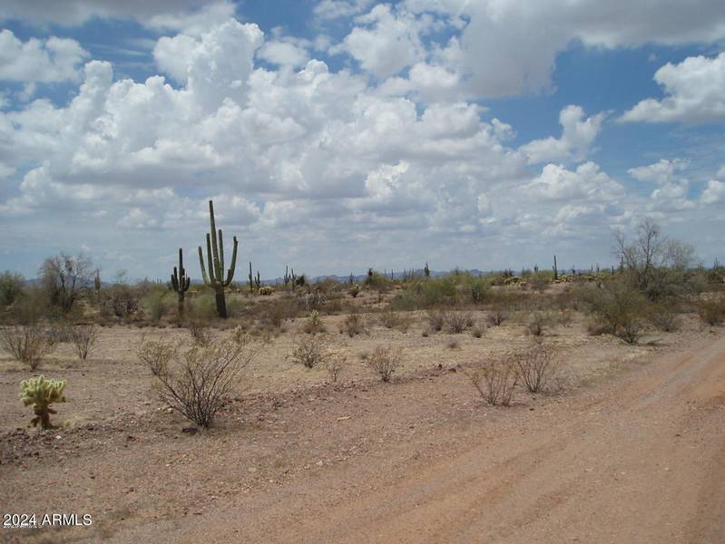 32499 W Carefree 13 Highway #13, Unincorporated County, AZ 85361