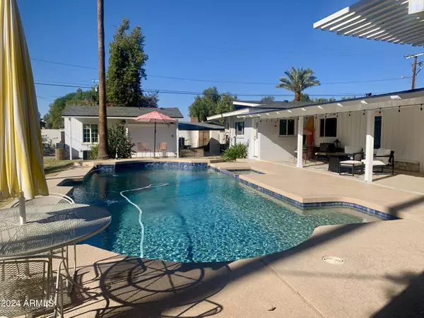 895 W TYSON Street, Chandler, AZ 85225