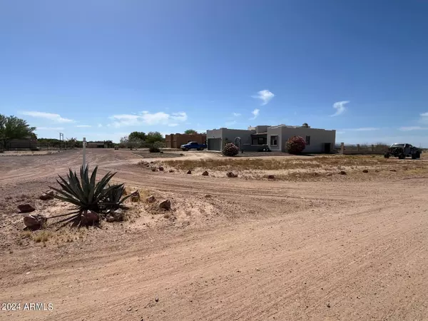 Wittmann, AZ 85361,256 W Dixileta Drive #L