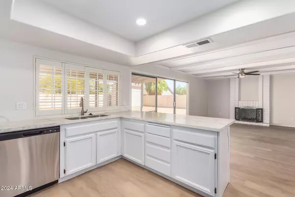 Phoenix, AZ 85053,16615 N 33RD Drive