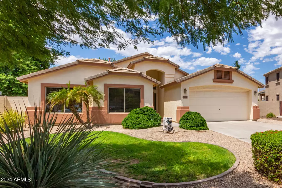 38728 N RUSS Court, San Tan Valley, AZ 85140