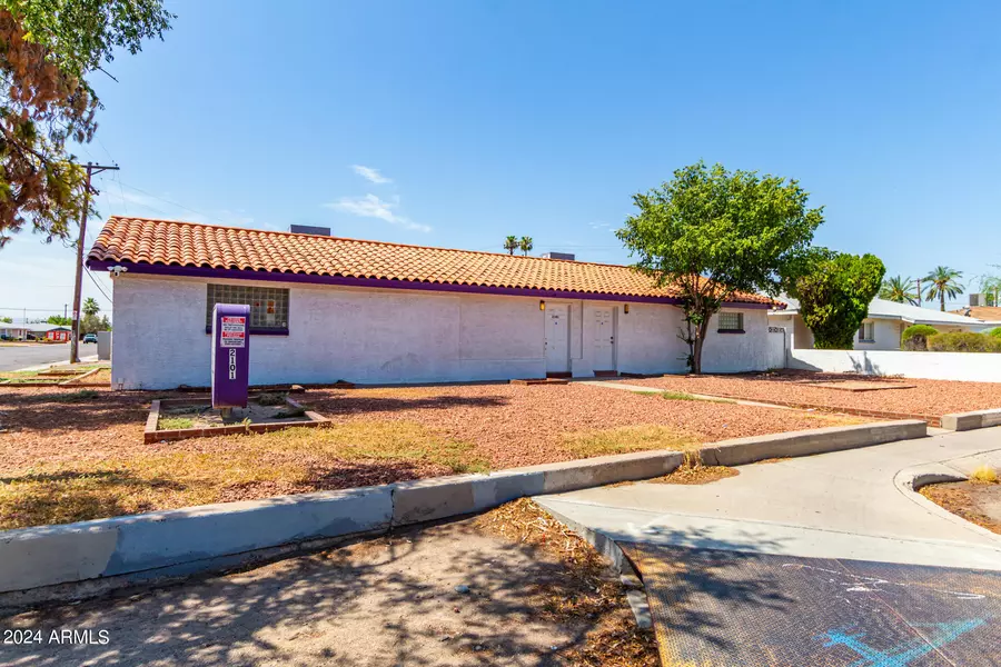 2101 W BETHANY HOME Road, Phoenix, AZ 85015