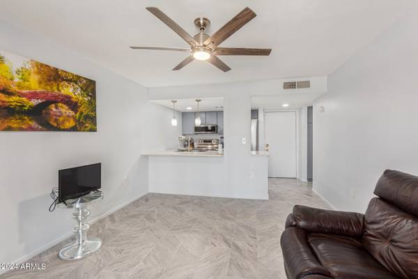 Phoenix, AZ 85016,3033 E DEVONSHIRE Avenue #2012