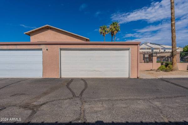 Phoenix, AZ 85032,2837 E TRACY Lane #1