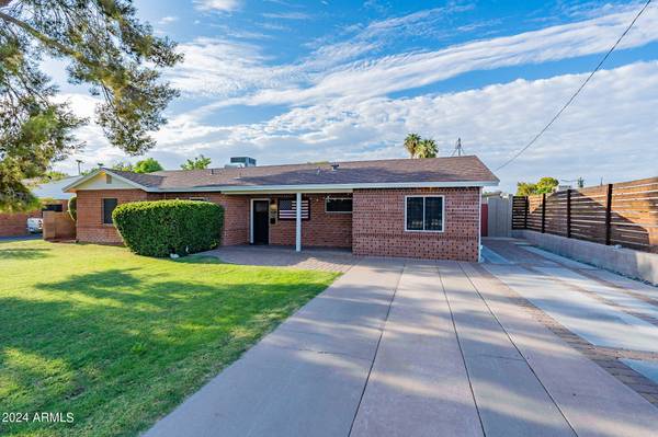 Phoenix, AZ 85014,1148 E LAMAR Road