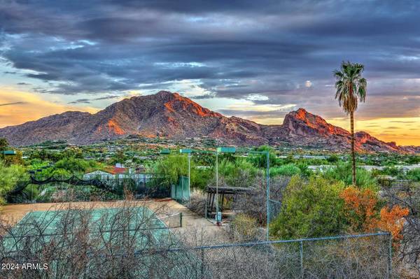 Paradise Valley, AZ 85253,5719 E INDIAN BEND Road #-