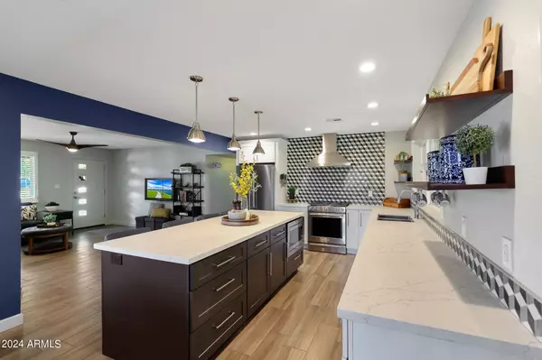 Litchfield Park, AZ 85340,283 S CASCADA Circle