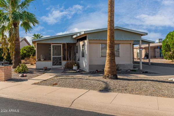 5714 E LAWNDALE Street, Mesa, AZ 85215