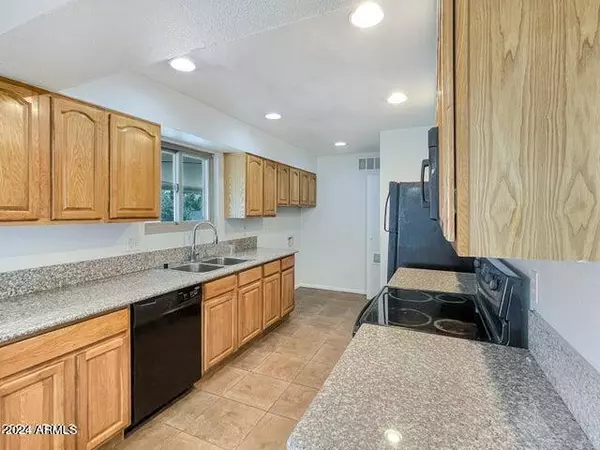 Phoenix, AZ 85029,3215 W VOLTAIRE Avenue
