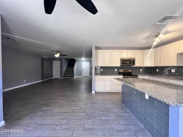 Phoenix, AZ 85045,1712 W AMBERWOOD Drive