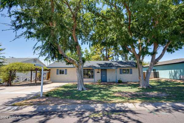 3834 N 42ND Place,  Phoenix,  AZ 85018