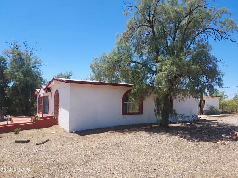 684 S HILTON Road, Apache Junction, AZ 85119