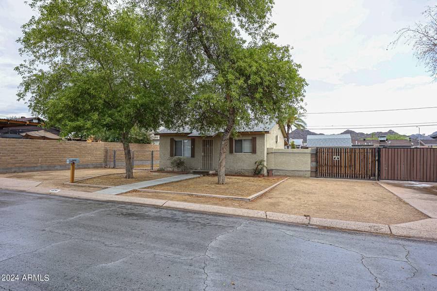 8841 N 6TH Street, Phoenix, AZ 85020