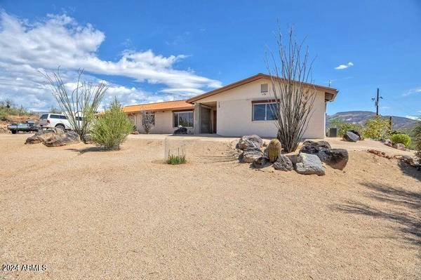 45020 N 18th Street, New River, AZ 85087