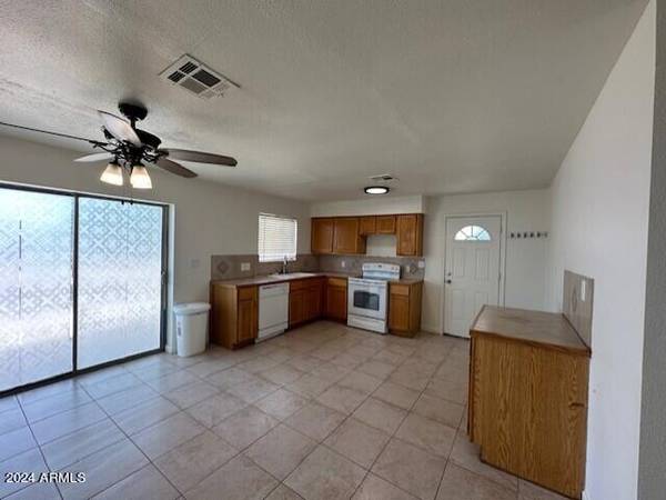 Casa Grande, AZ 85122,1301 W LILY Place