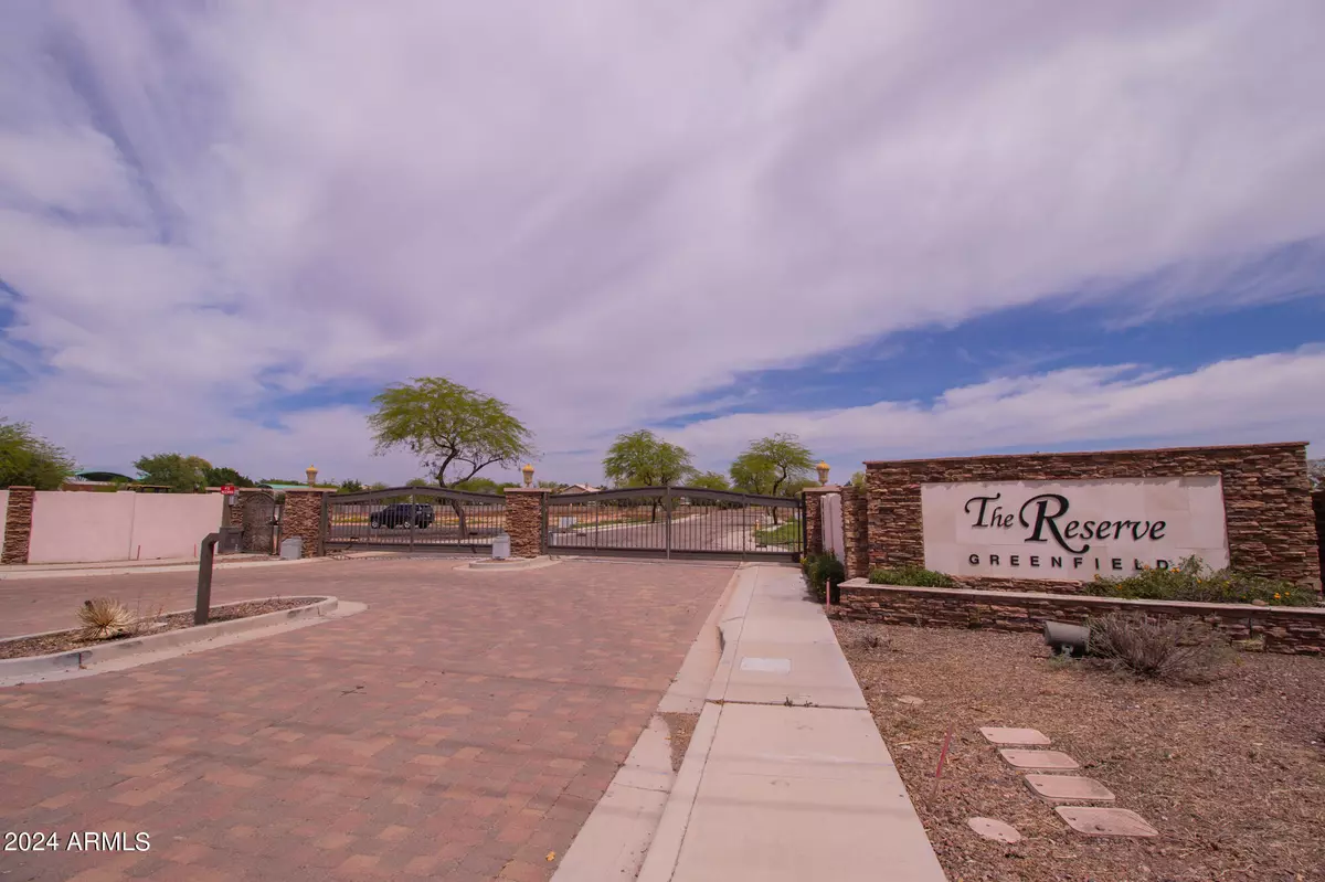 Gilbert, AZ 85234,811 N POINCIANA Court #10