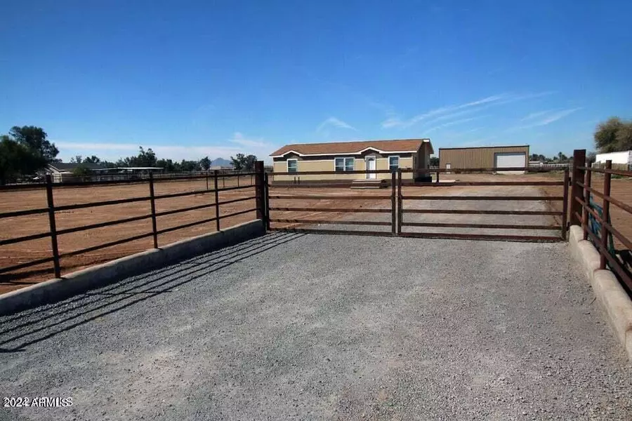 42516 N KENWORTHY Road, San Tan Valley, AZ 85140