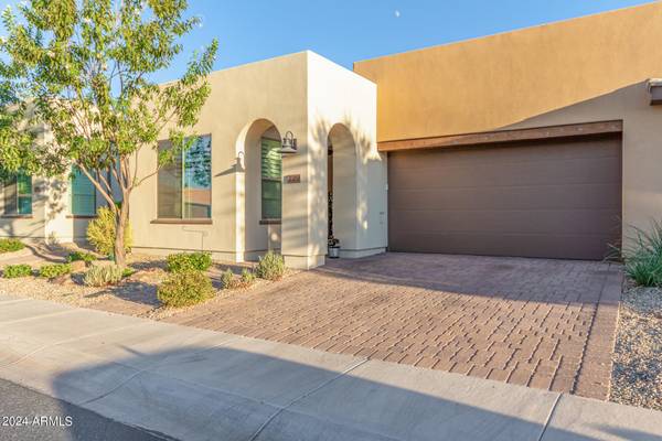 San Tan Valley, AZ 85140,729 E COBBLE STONE Drive