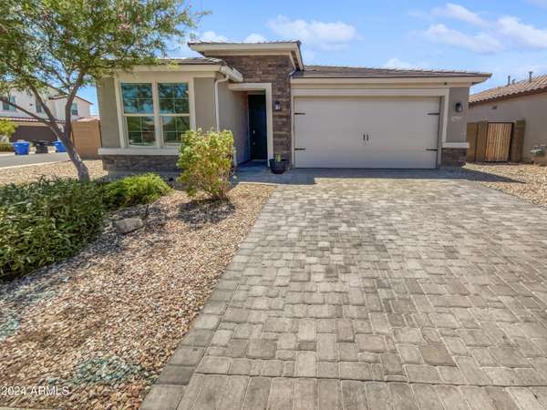 7633 W KERBY Avenue, Phoenix, AZ 85043