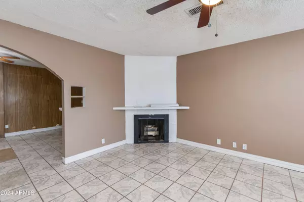 Phoenix, AZ 85031,5825 W EARLL Drive