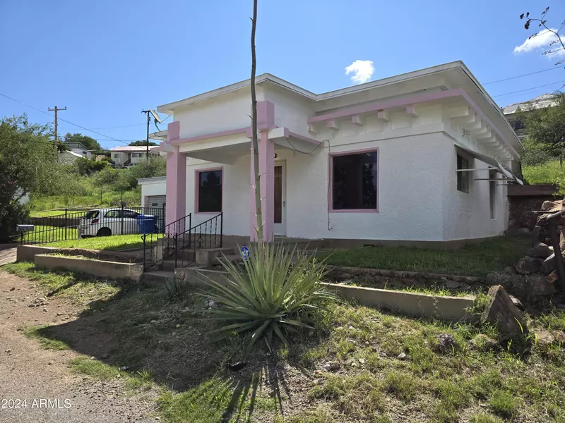 8 NAVAJO Trail, Bisbee, AZ 85603