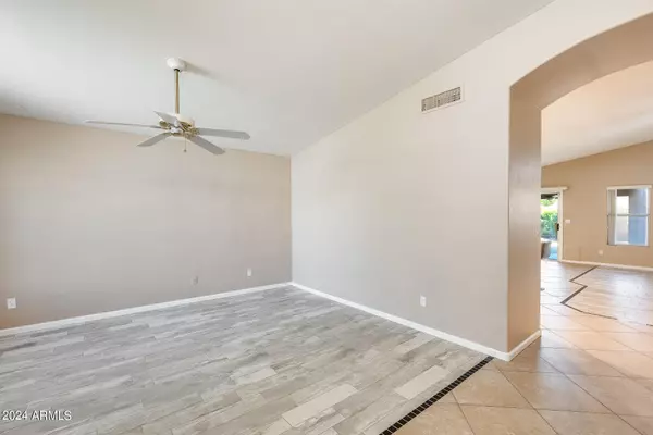 6627 W LOUISE Drive Glendale, AZ 85310