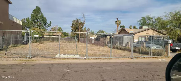 Phoenix, AZ 85015,2118 W ELM Street #-