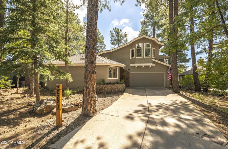 2220 Tom McMillan Circle, Flagstaff, AZ 86005