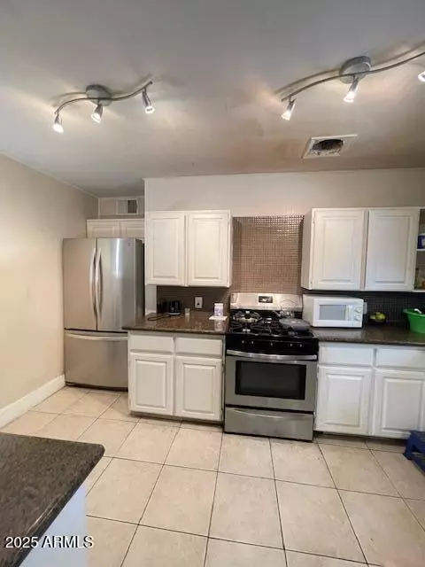 Phoenix, AZ 85014,6830 N 10TH Place