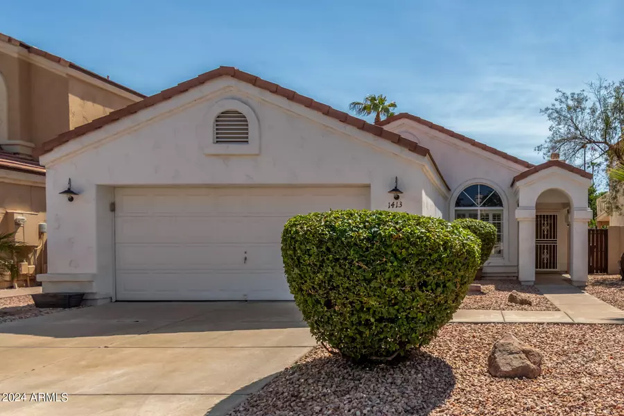 1413 W LAKE MIRAGE Court, Gilbert, AZ 85233