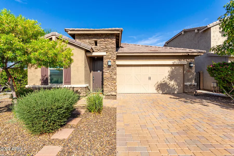 293 N CROSSCREEK Drive, Chandler, AZ 85225