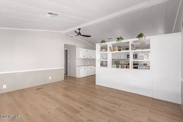 Phoenix, AZ 85022,1901 E LOUISE Drive #72