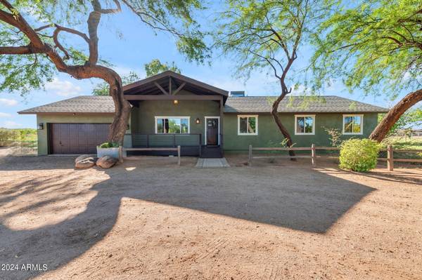 42086 N COYOTE Road, San Tan Valley, AZ 85140