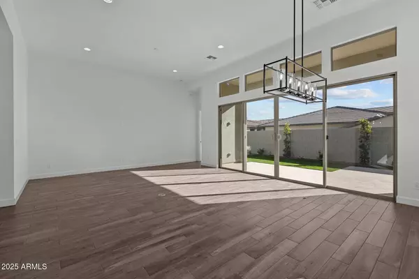 Phoenix, AZ 85085,1931 W ROWEL Road