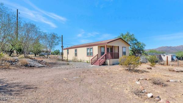 20660 E SQUAW VALLEY Road, Black Canyon City, AZ 85324